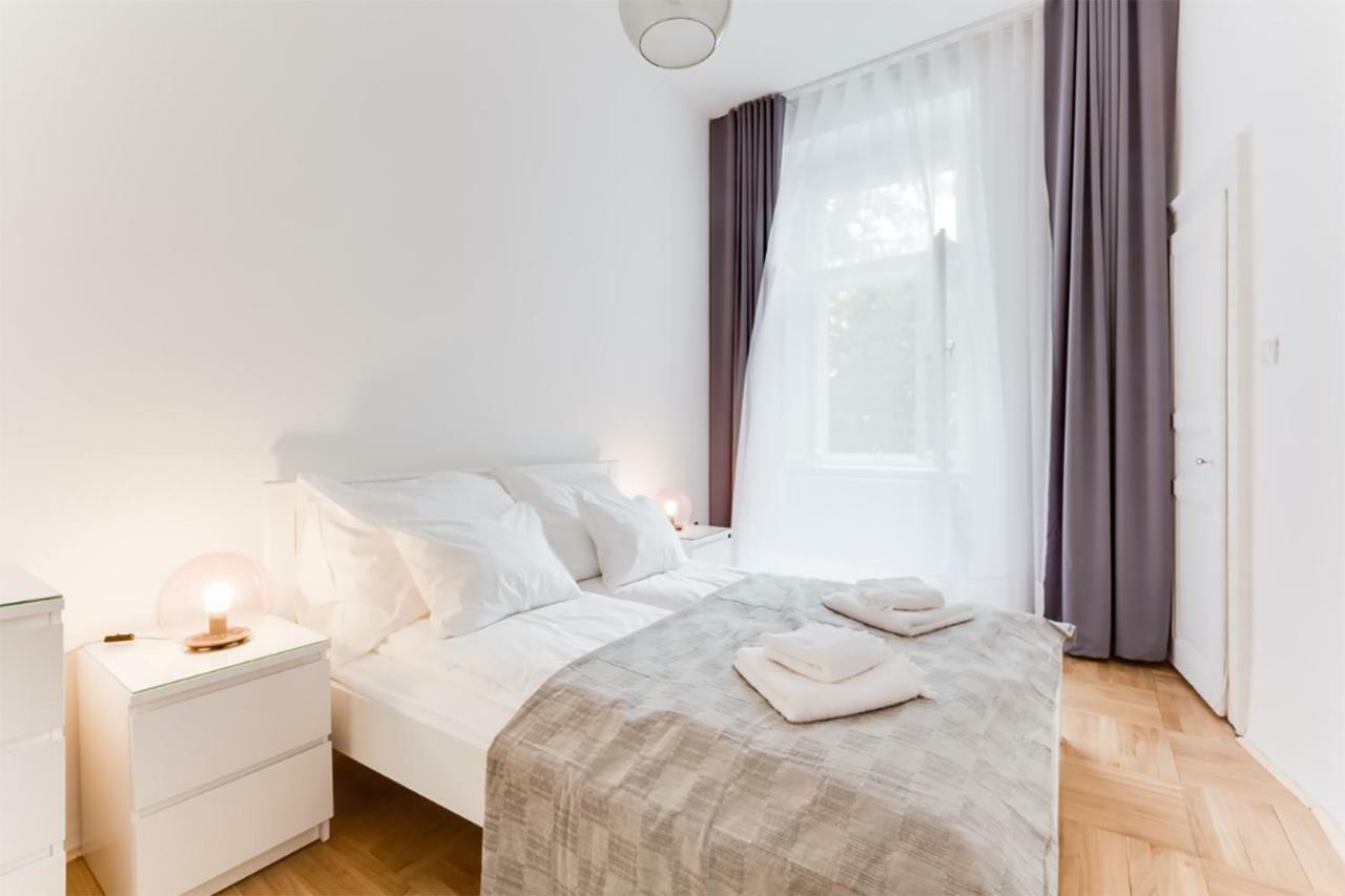 The Dancing House Residence, Two Bedroom Apartment With Balcony Near River! Praga Zewnętrze zdjęcie