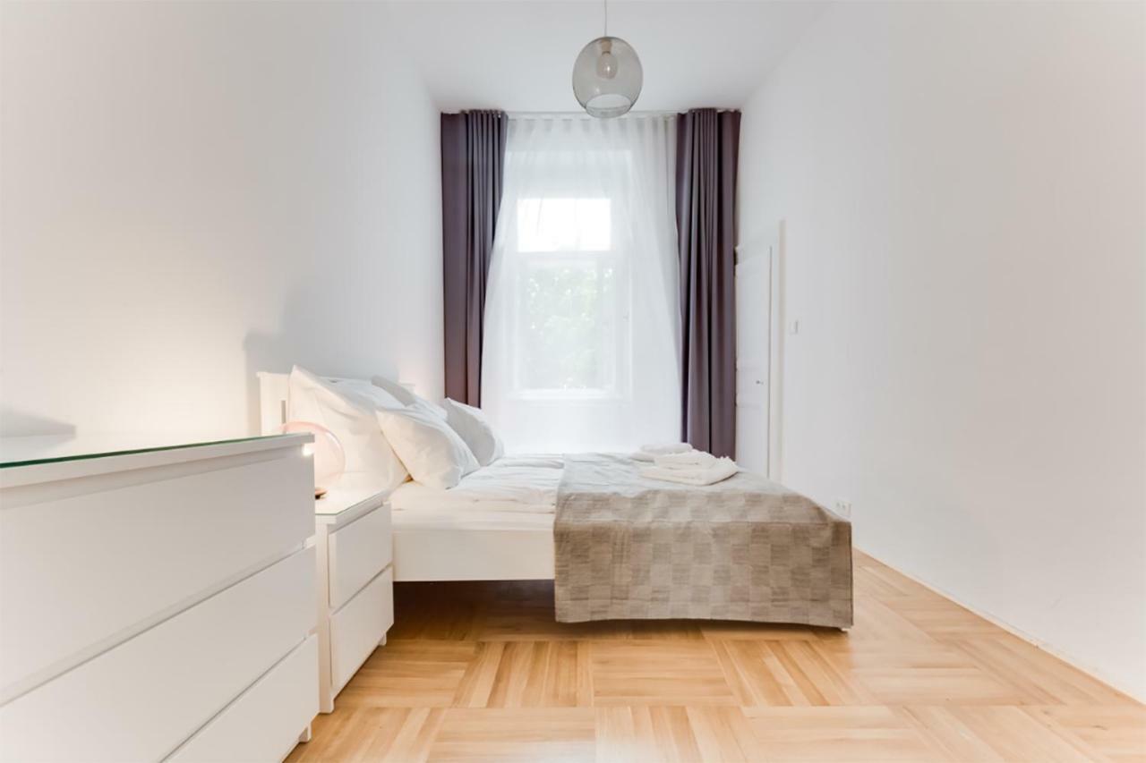 The Dancing House Residence, Two Bedroom Apartment With Balcony Near River! Praga Zewnętrze zdjęcie
